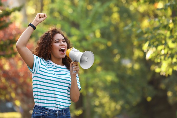 8 Ways to Make Hourly Employees Your Biggest Brand Advocates